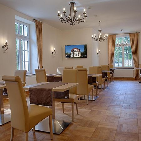 Hotel Dirks Am Schloss Bad Pyrmont Exterior photo